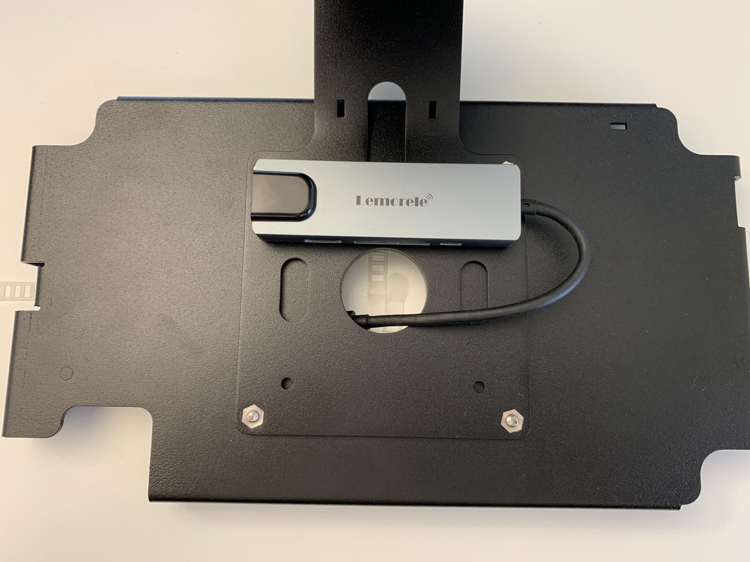 The USB-C right-angle cable is routed so that the angled plug sits on the right