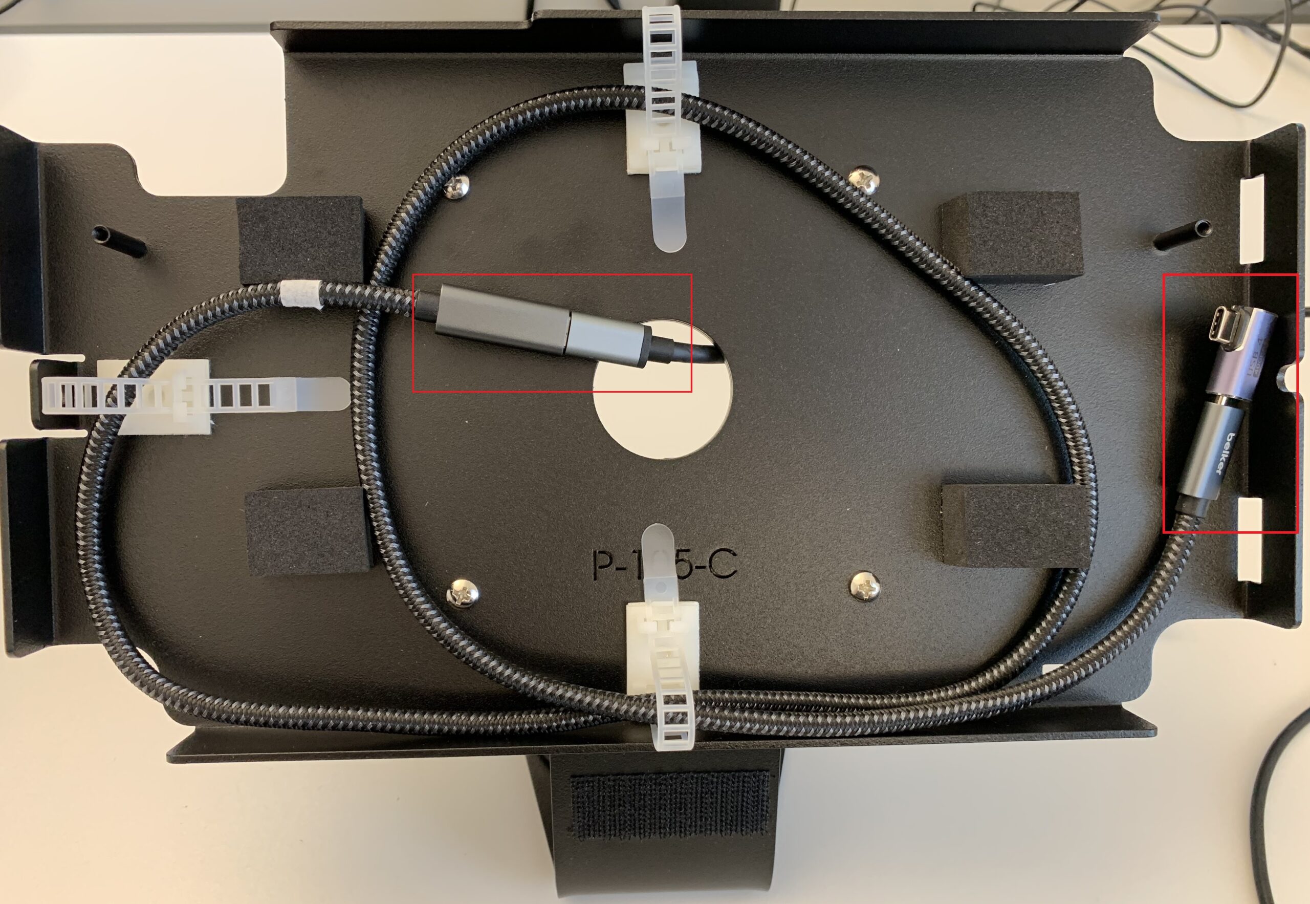 The cable for the RFID reader is routed and the reader fixed to the stand
