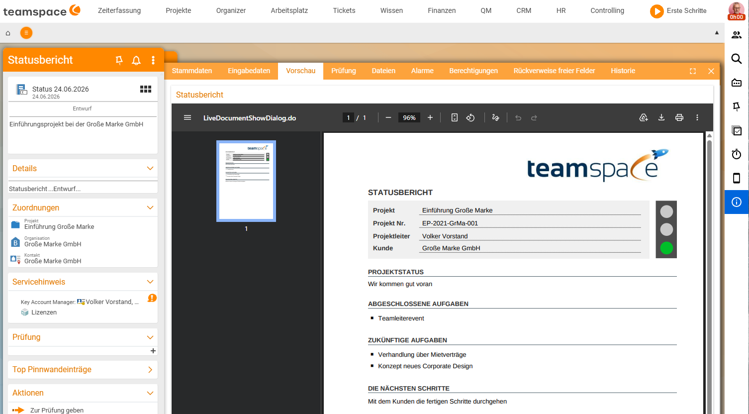 'Preview' tab of the status report: the finished, rendered teamspace document with the heading 'STATUS REPORT', project data, a traffic-light graphic and the sections Project status, Completed/Future tasks and The next steps