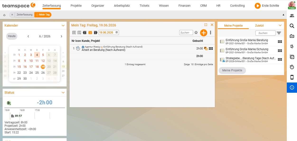 My day view with the status sidebar: Balance, Contracted time, Project time and Attendance time
