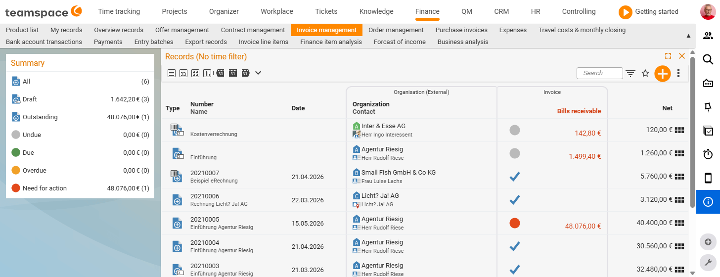 Invoice management list with receivable status per invoice (paid/open receivable) and a summary in the sidebar